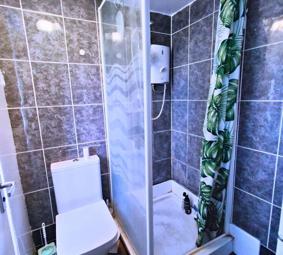 R3 Mezzanine Double Bed Balcony Apartment London