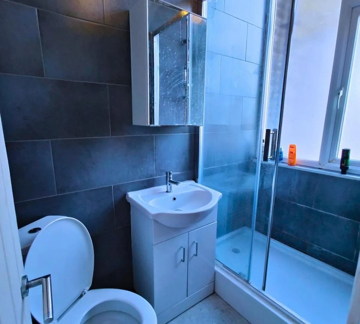 R3 Mezzanine Double Bed Balcony Apartment London
