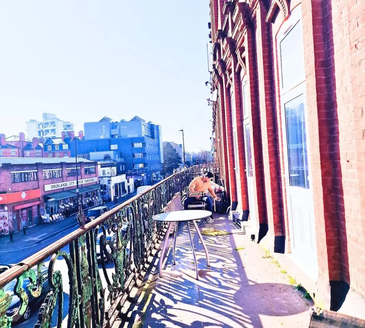 R3 Mezzanine Double Bed Balcony Apartment London